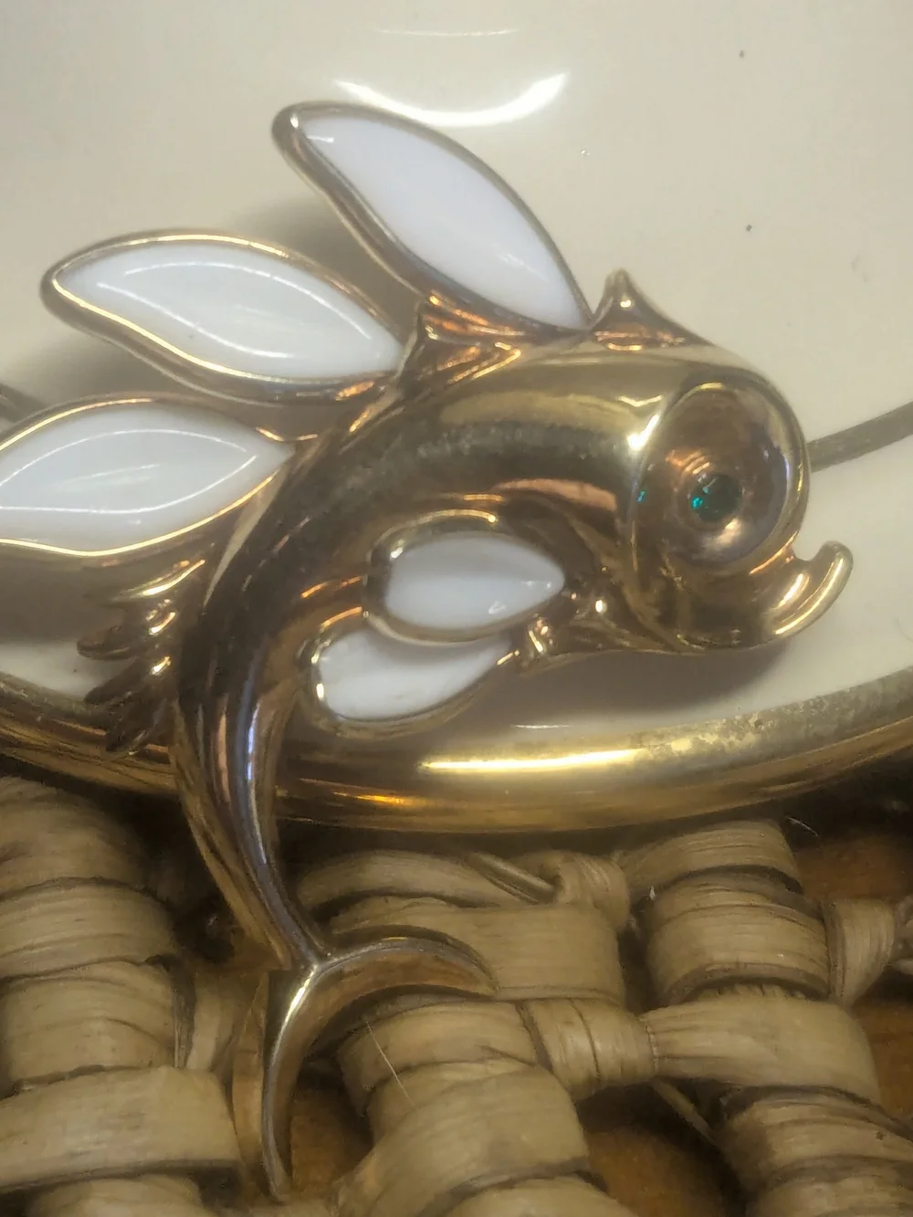Alfred Philippe Trifari Fish Brooch with White Milk Glass Fins 50s Glam